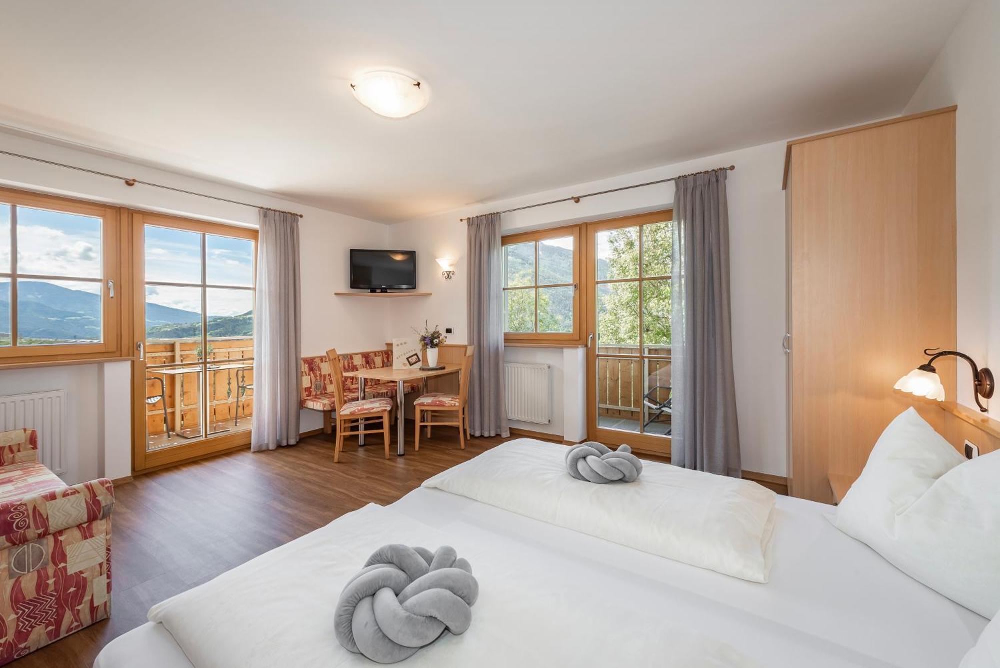 Trinnerhof- Hof Chalets Und Obsthof Natz-Schabs المظهر الخارجي الصورة